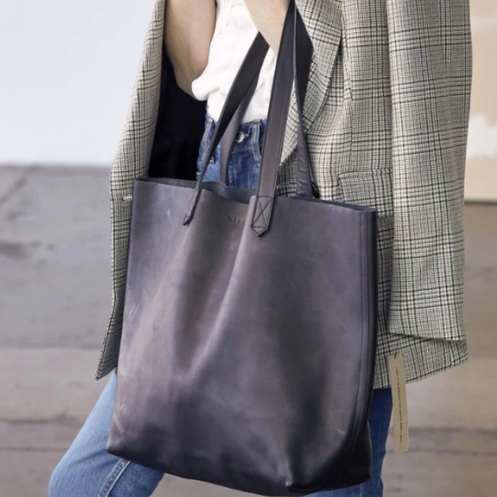 Nisolo Lori Tote Black